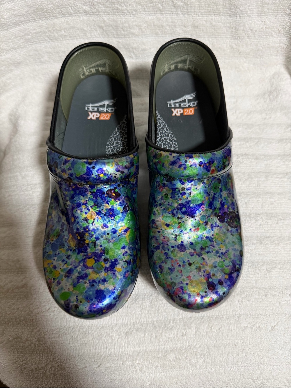 Dansko Women XP 2.0 Leather Watercolor Dots Clogs Size 39, US 8.5-9